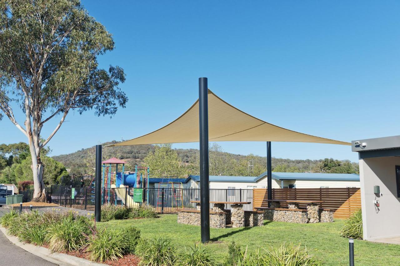 Hotel Crestview Tourist Park à Queanbeyan Extérieur photo