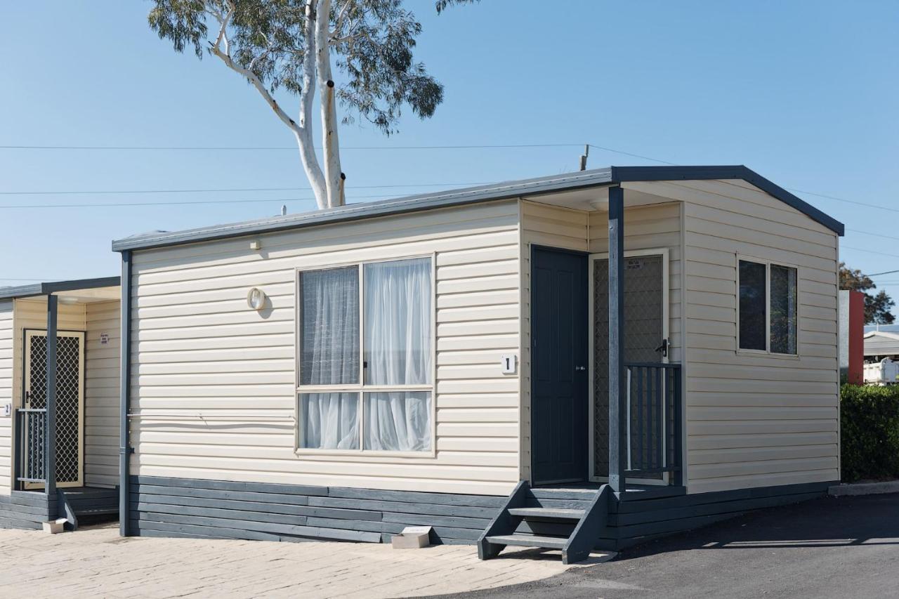 Hotel Crestview Tourist Park à Queanbeyan Extérieur photo
