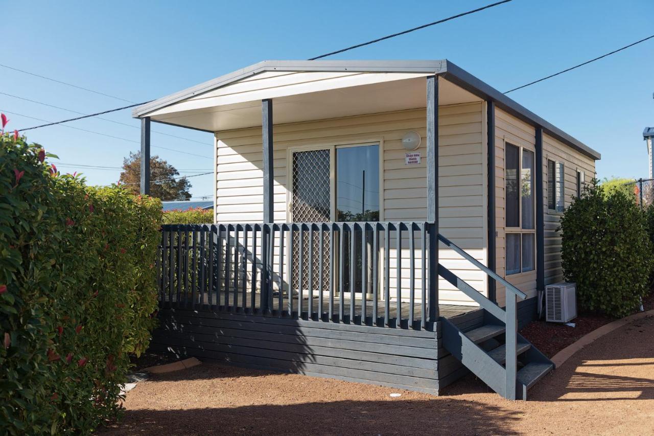 Hotel Crestview Tourist Park à Queanbeyan Extérieur photo