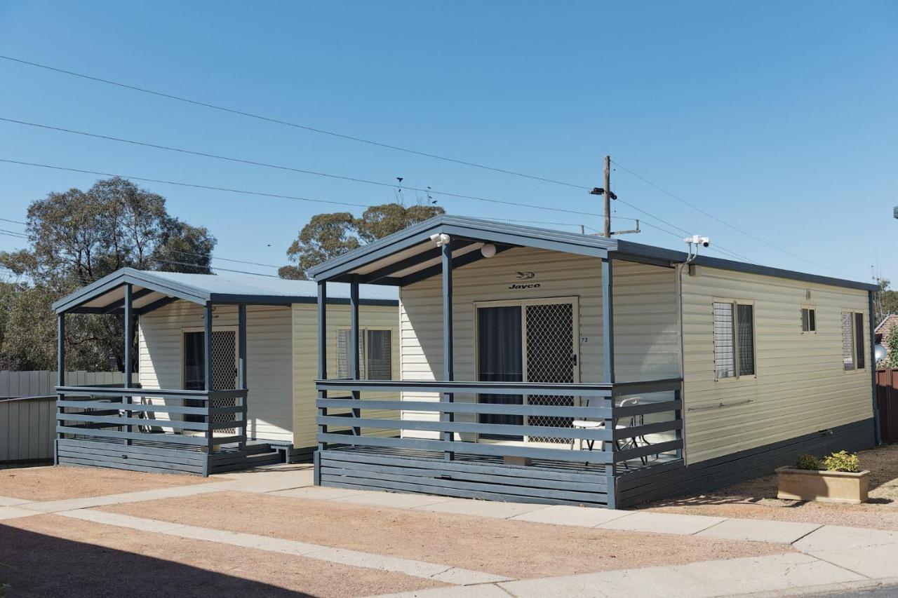Hotel Crestview Tourist Park à Queanbeyan Extérieur photo
