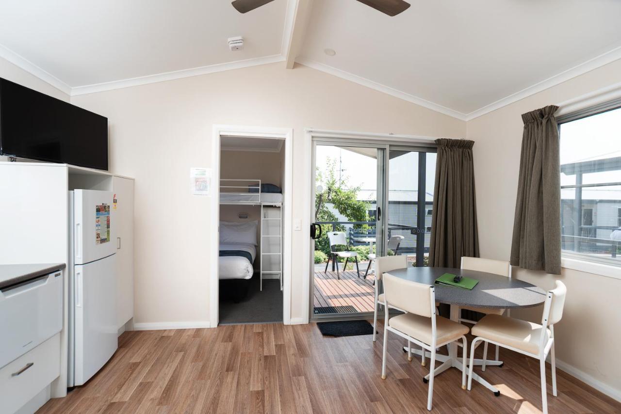 Hotel Crestview Tourist Park à Queanbeyan Extérieur photo
